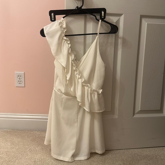 White romper! - Picture 1 of 2